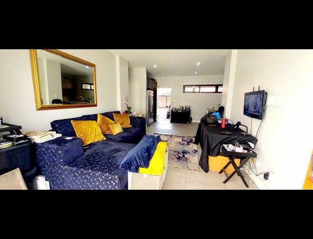 2 BEDROOM APARTMENT FOR SALE IN MENLO PARK